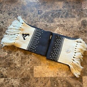 Woman’s 47 Houston Texans scarf